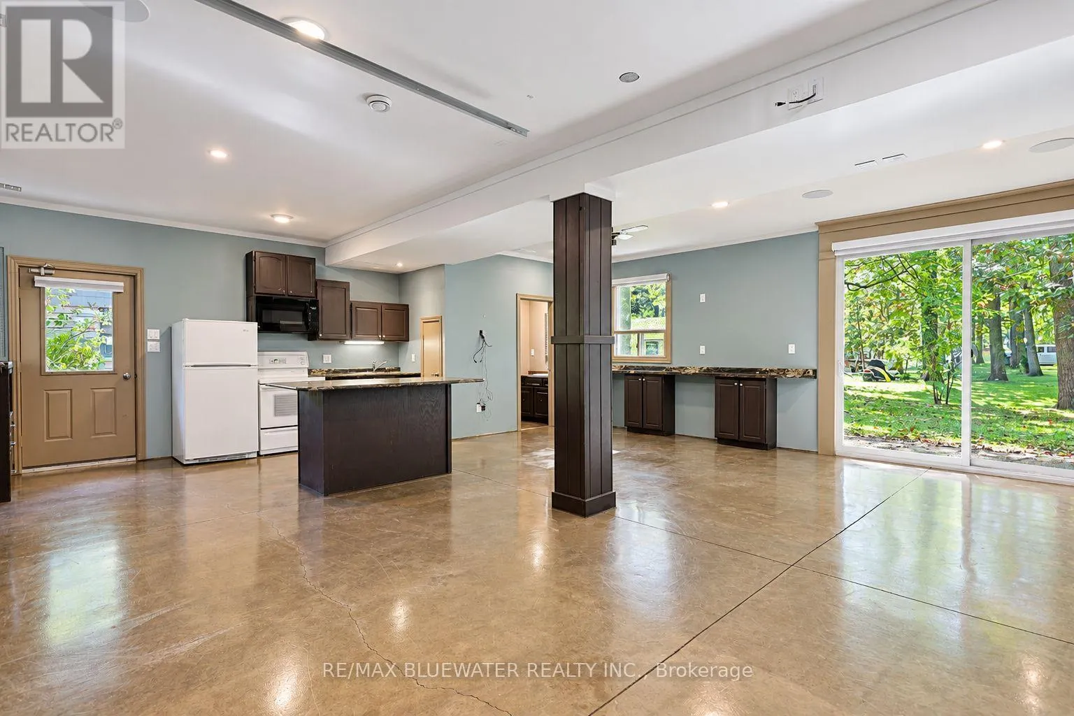 10138 EDMONDS BOULEVARD