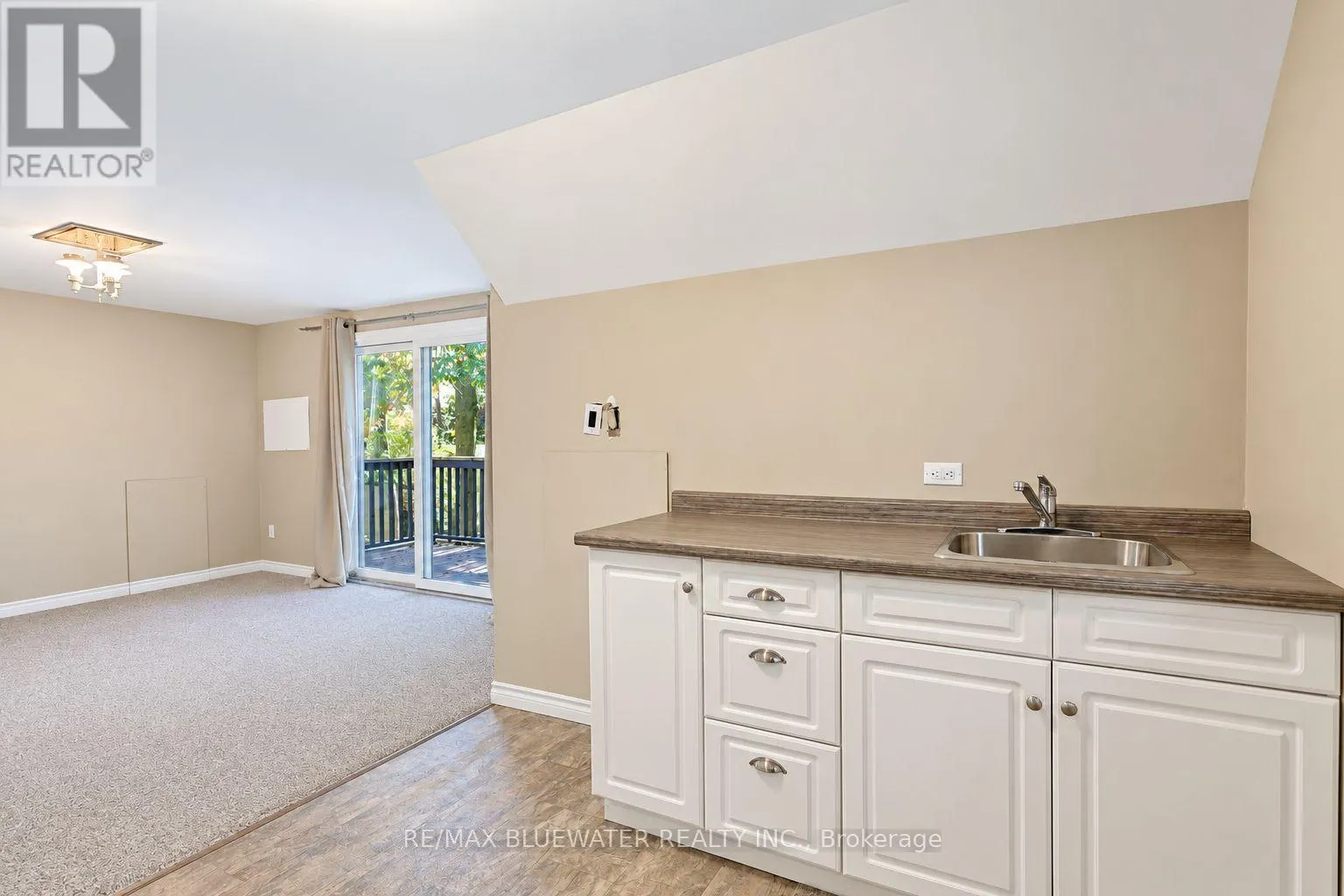 10138 EDMONDS BOULEVARD