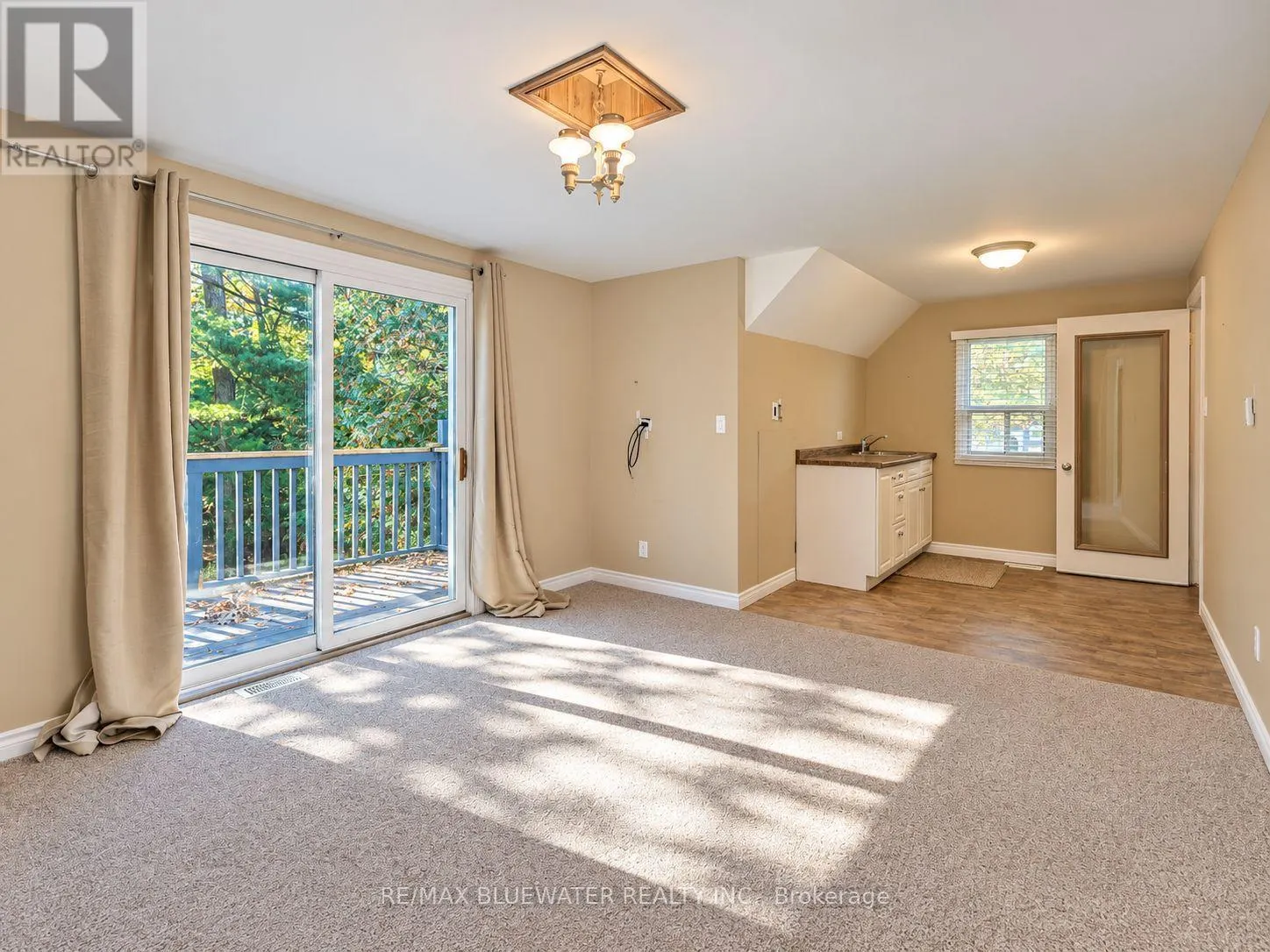 10138 EDMONDS BOULEVARD