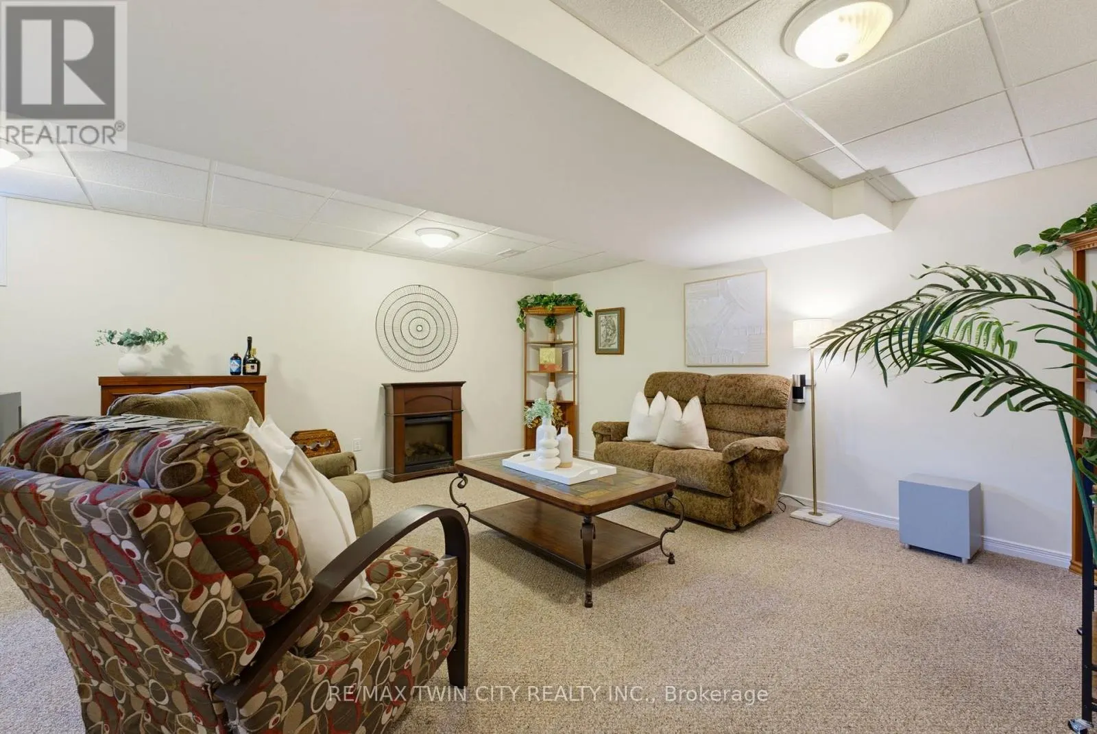 934 ZELLER CRESCENT