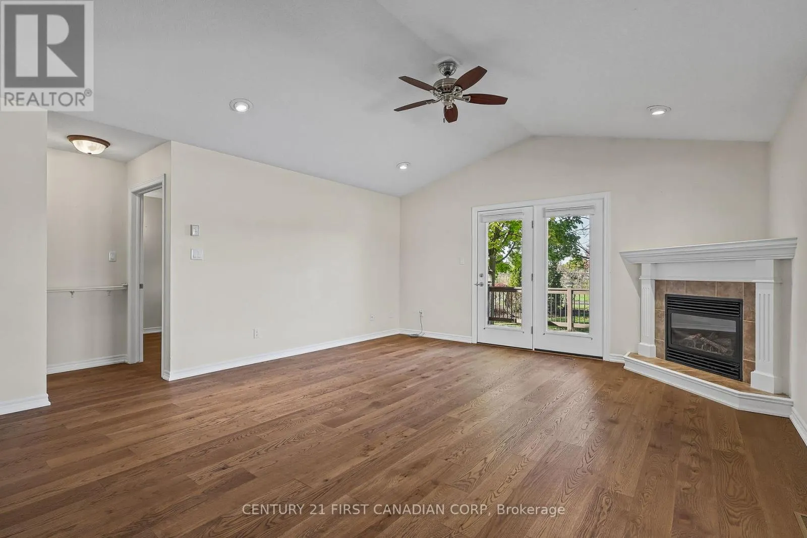 14 - 410 BURWELL ROAD #14