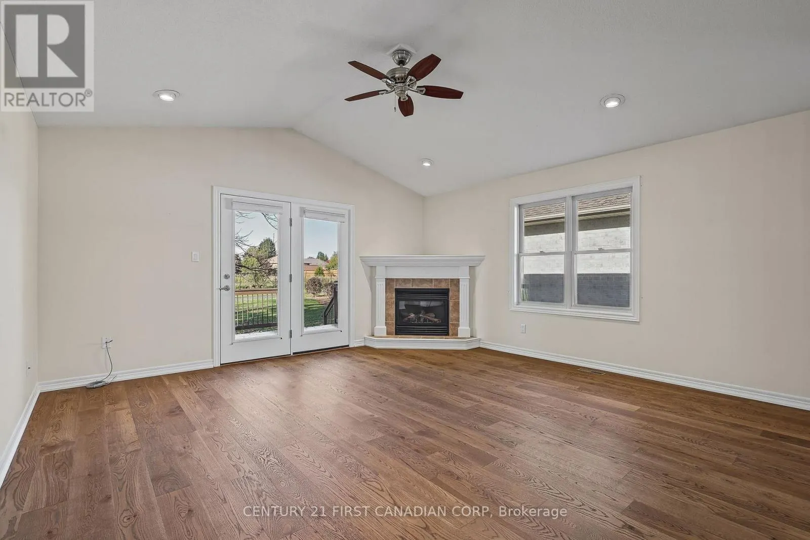 14 - 410 BURWELL ROAD #14