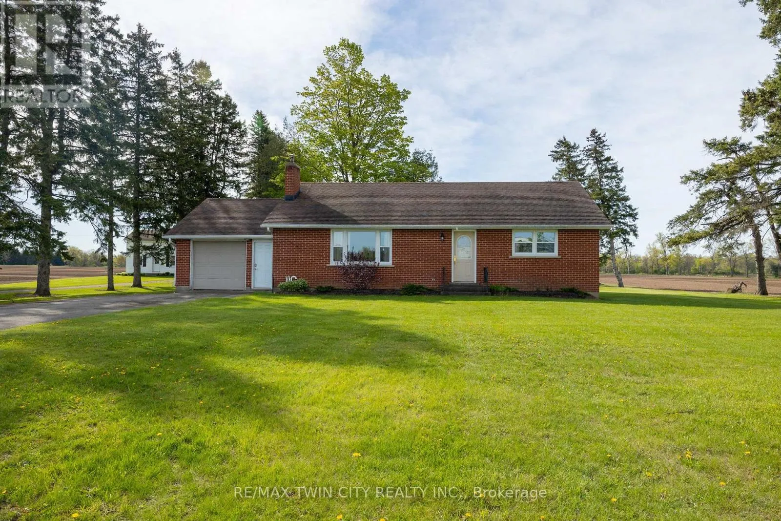 522 ELLIS AVENUE