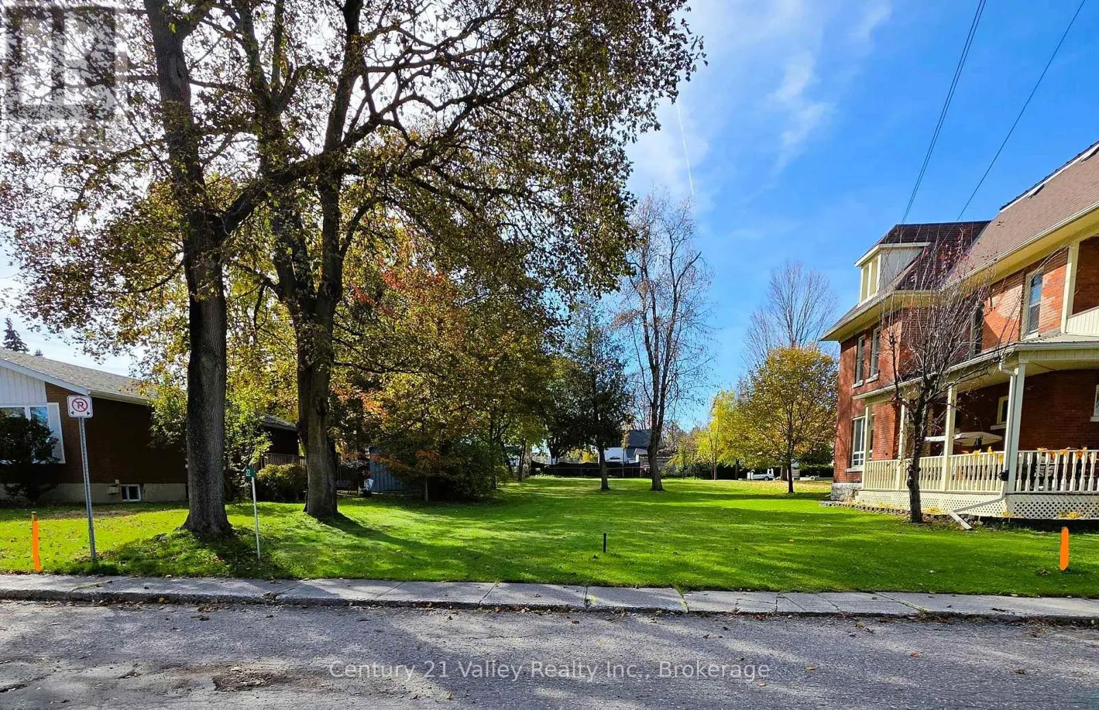 22 LORNE STREET N