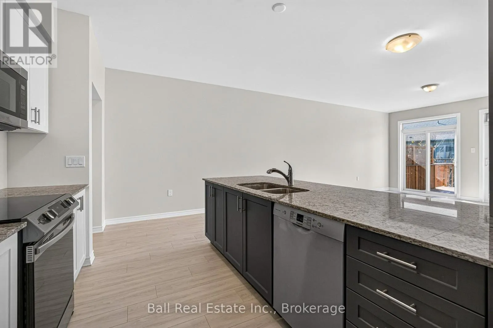 26 - 17 LAKEWOOD CRESCENT #26