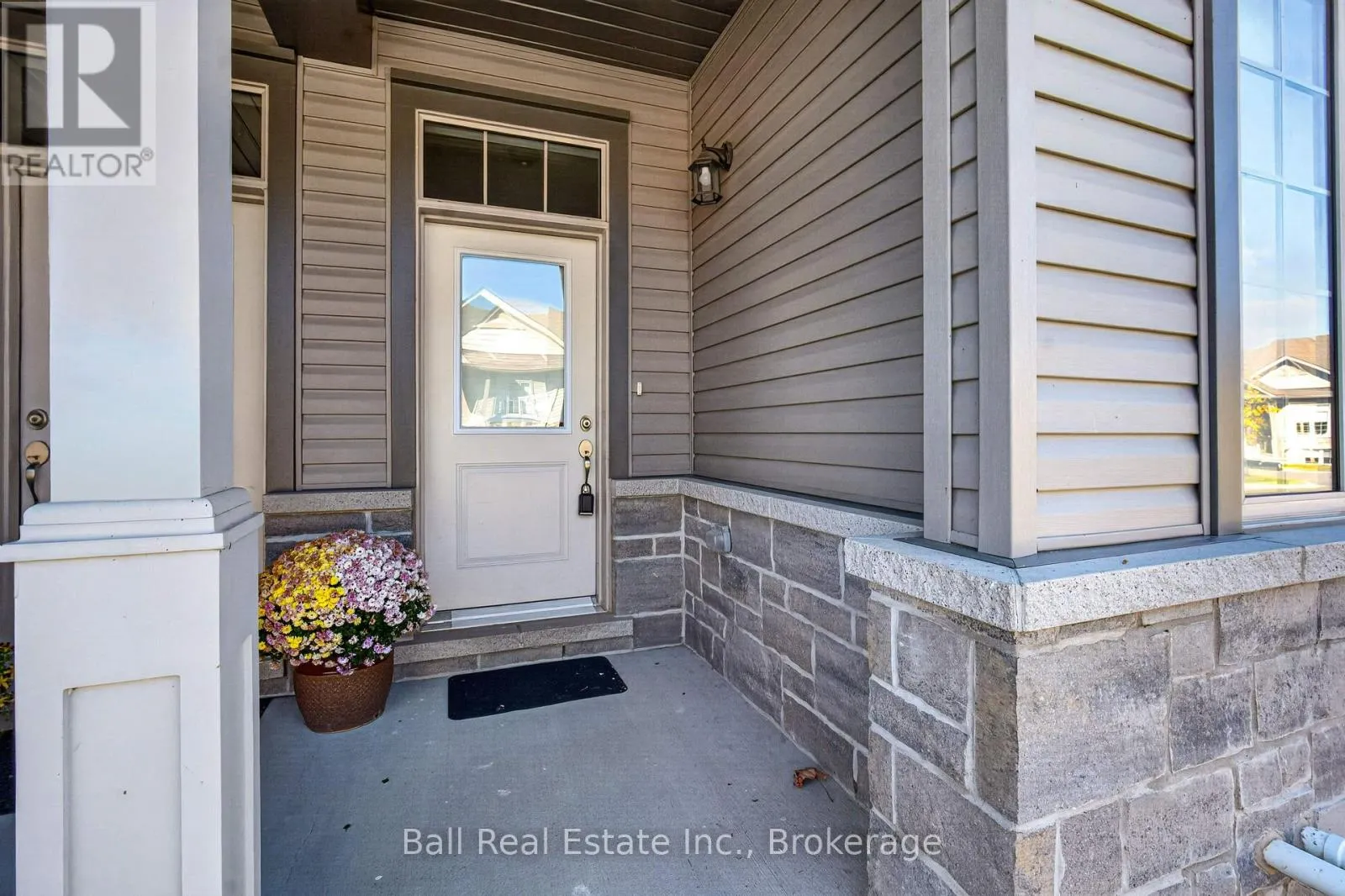 26 - 17 LAKEWOOD CRESCENT #26