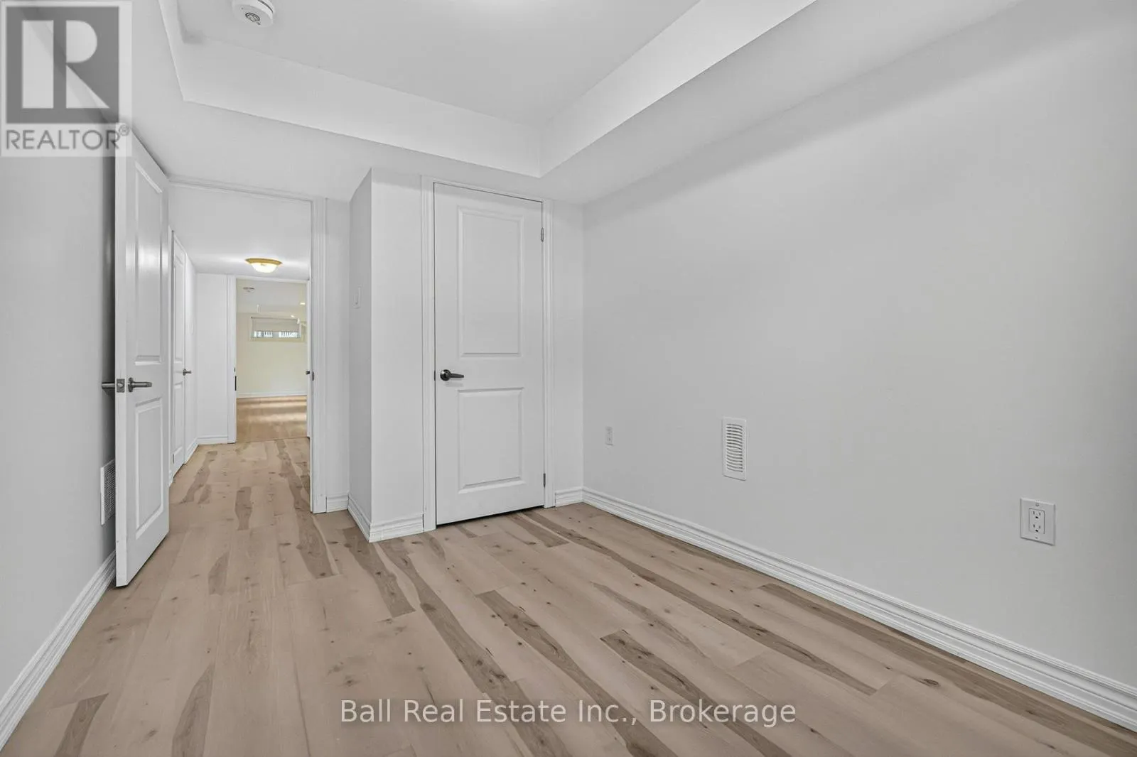 26 - 17 LAKEWOOD CRESCENT #26