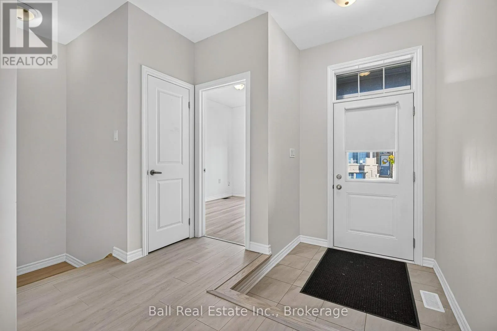 26 - 17 LAKEWOOD CRESCENT #26