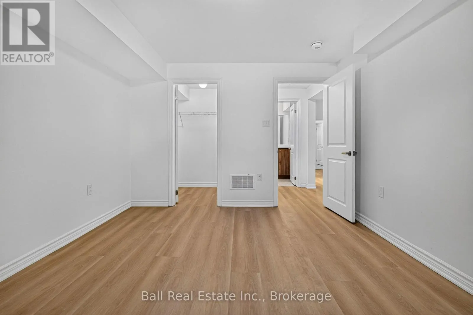 26 - 17 LAKEWOOD CRESCENT #26