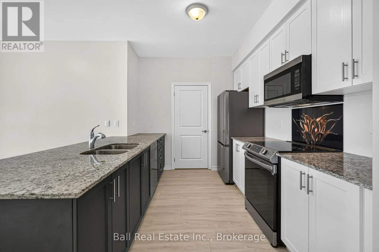 26 - 17 LAKEWOOD CRESCENT #26