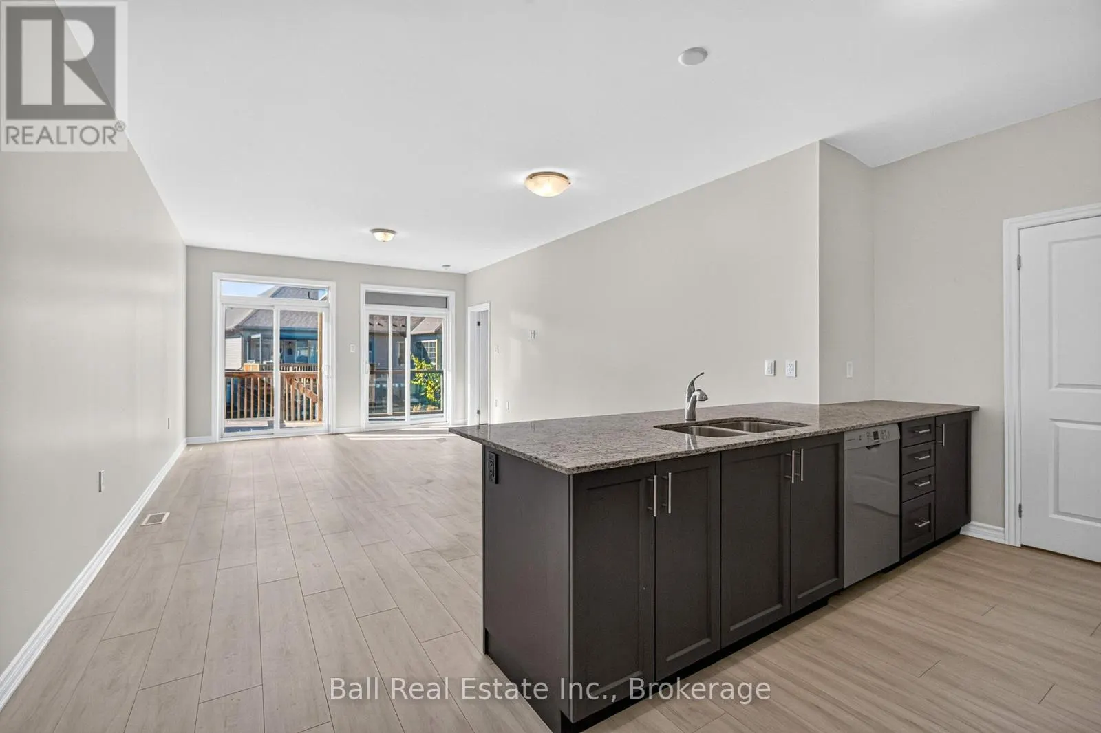 26 - 17 LAKEWOOD CRESCENT #26
