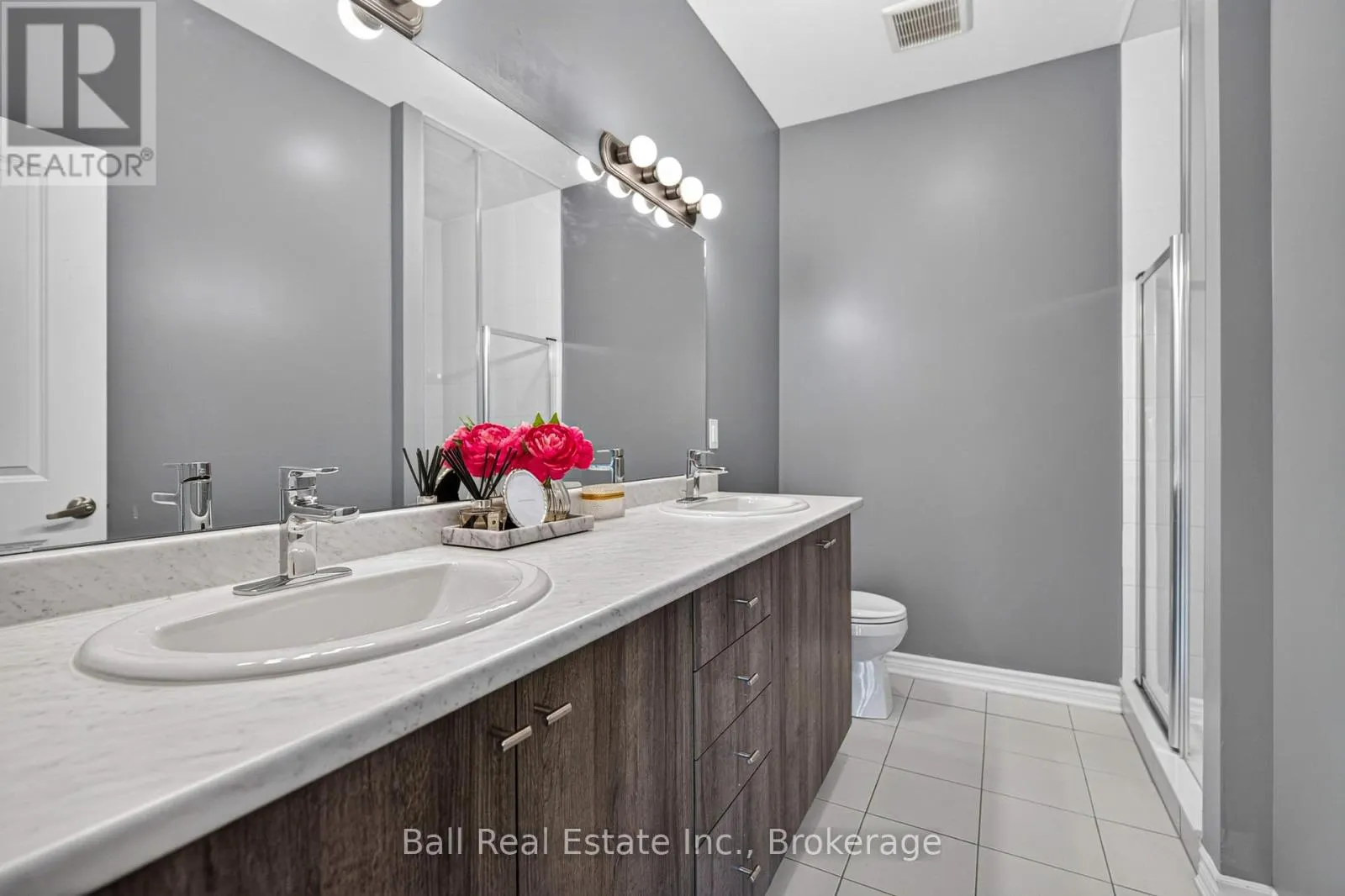 26 - 17 LAKEWOOD CRESCENT #26