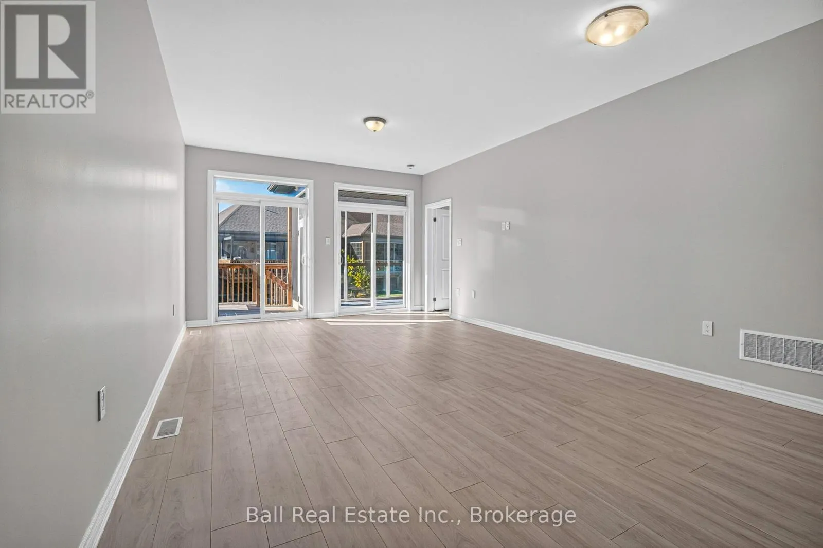 26 - 17 LAKEWOOD CRESCENT #26