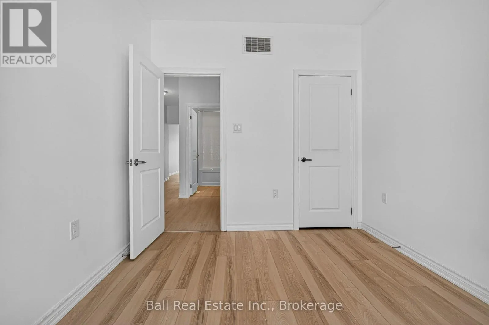 26 - 17 LAKEWOOD CRESCENT #26