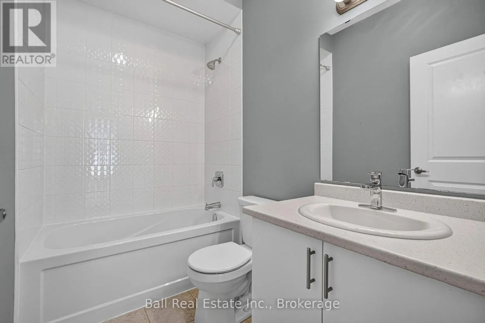 26 - 17 LAKEWOOD CRESCENT #26
