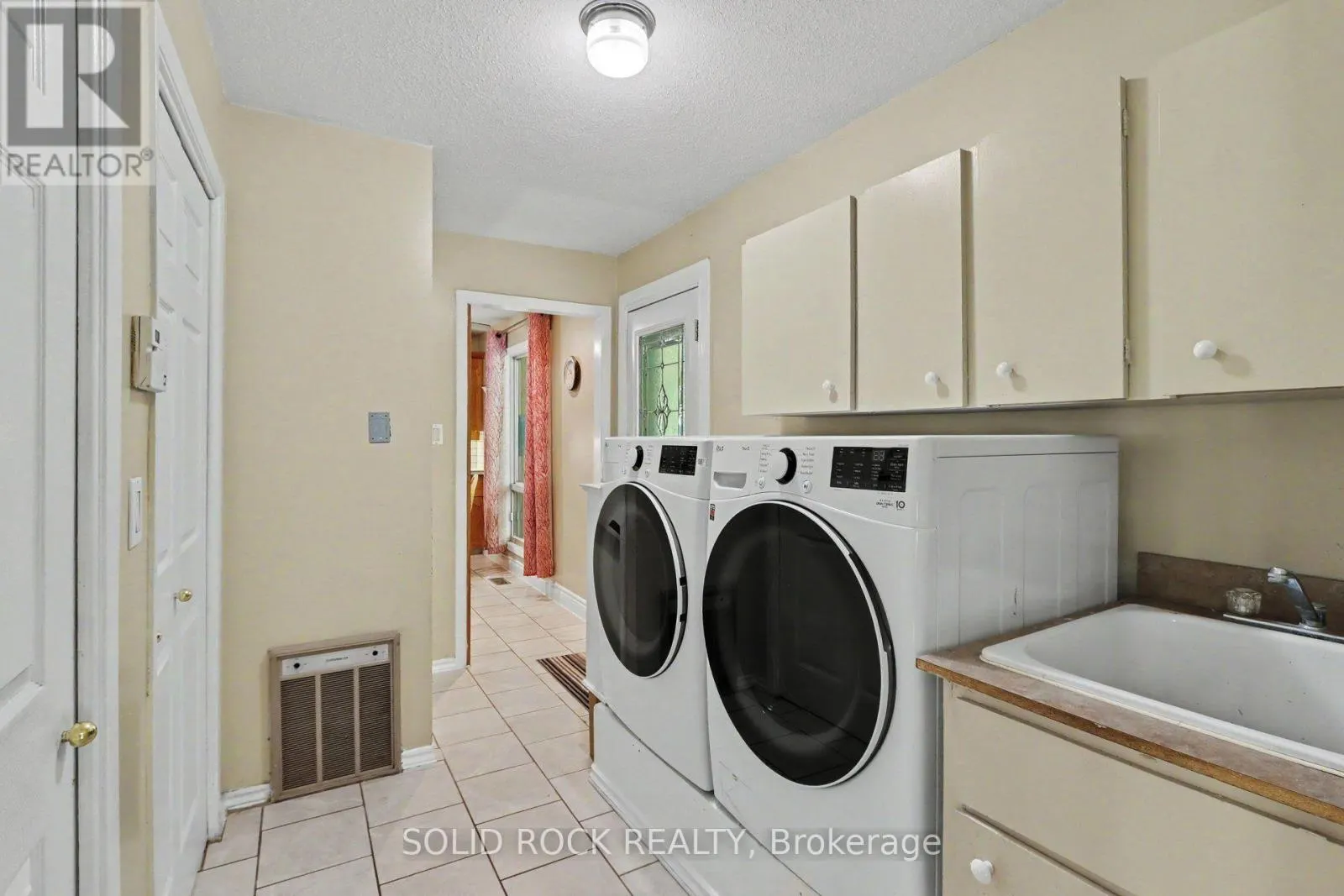 220 HIGHFIELD CRESCENT