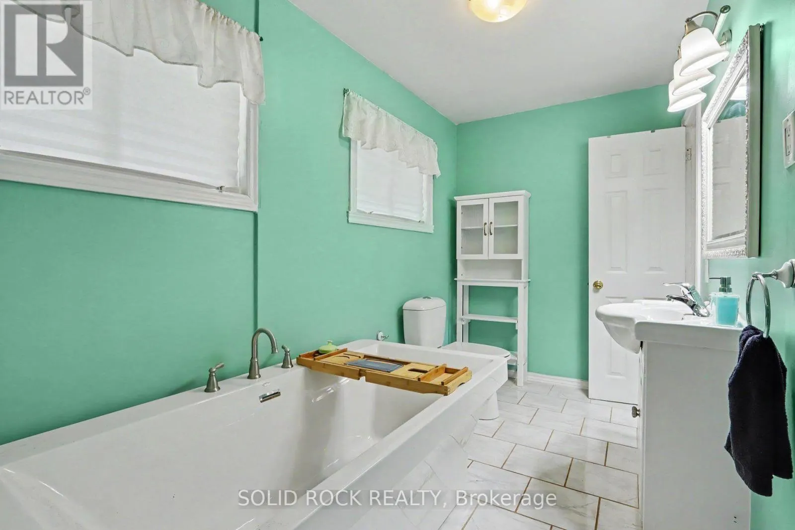 220 HIGHFIELD CRESCENT