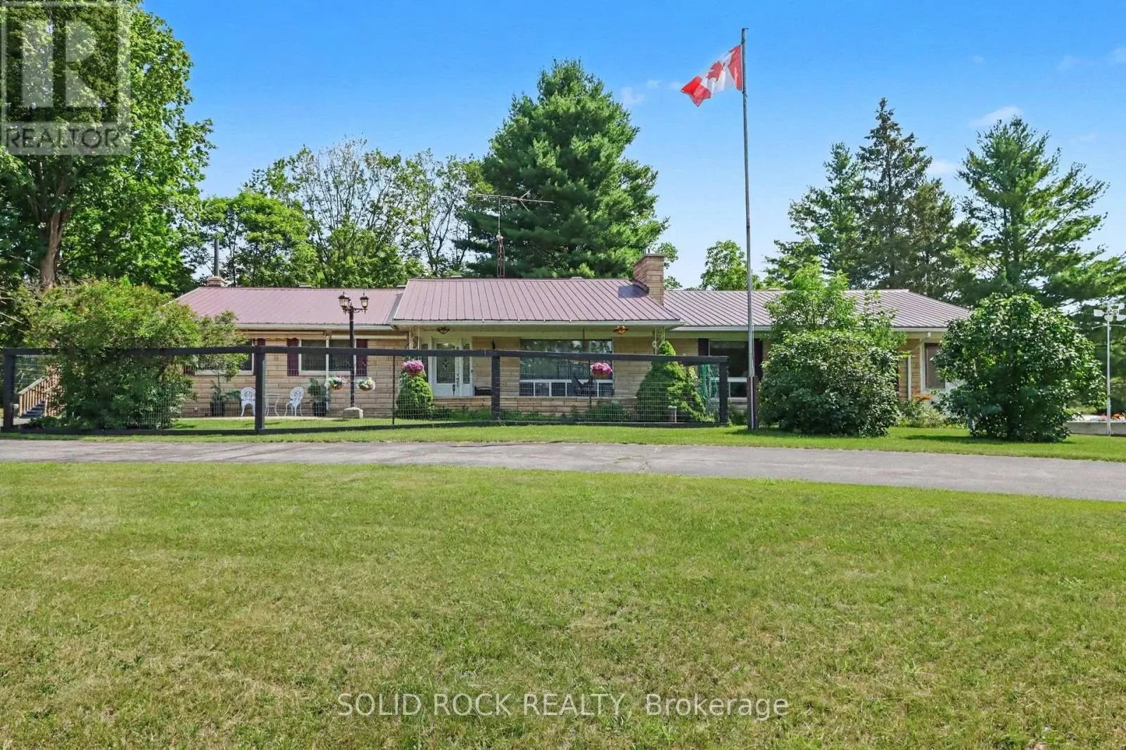 220 HIGHFIELD CRESCENT
