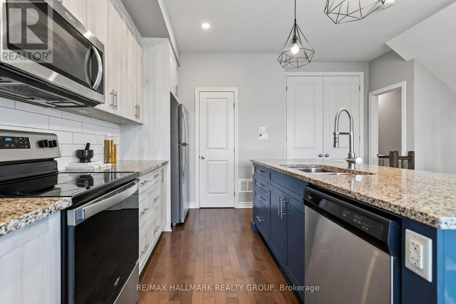 794 CAP DIAMANT WAY