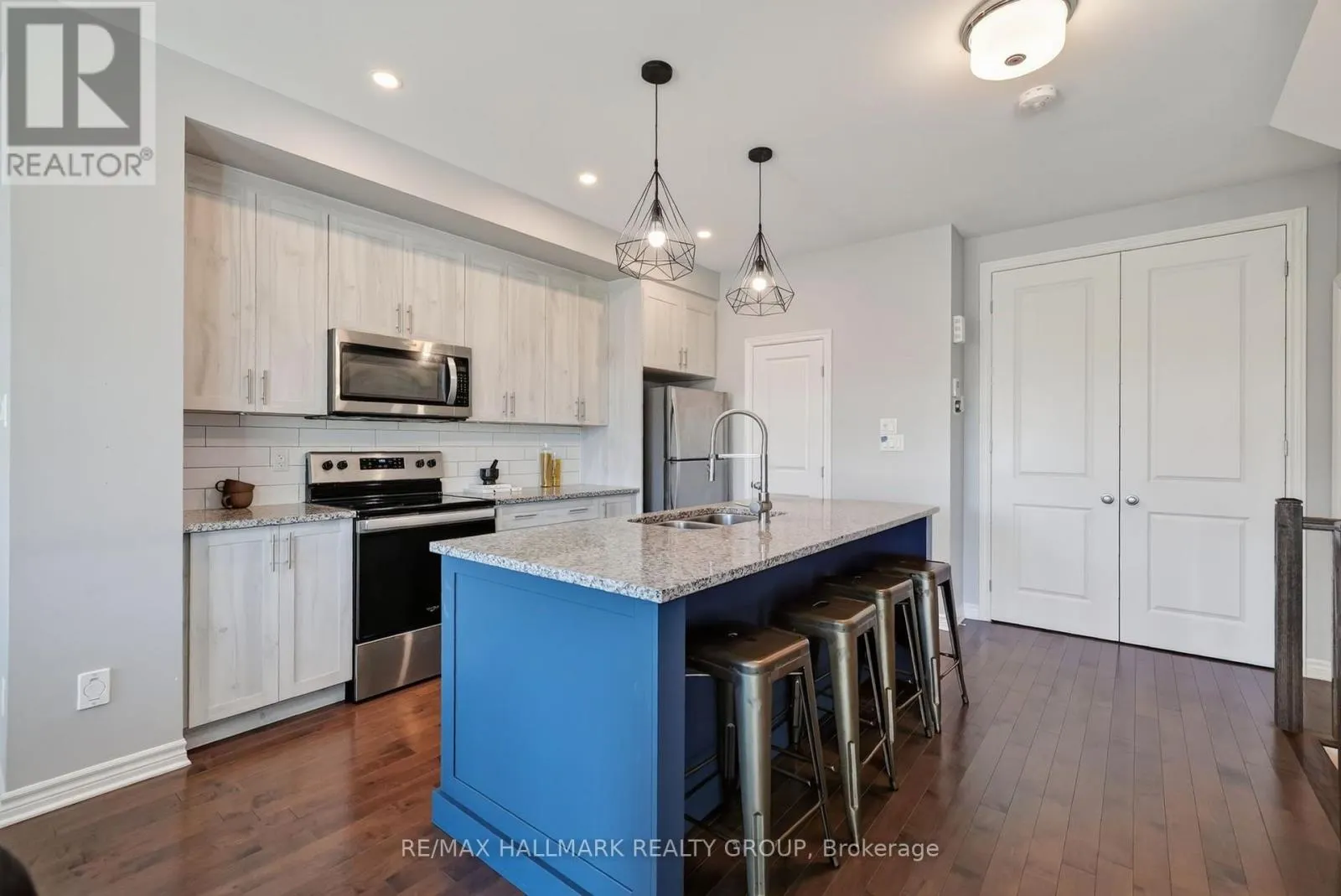 794 CAP DIAMANT WAY