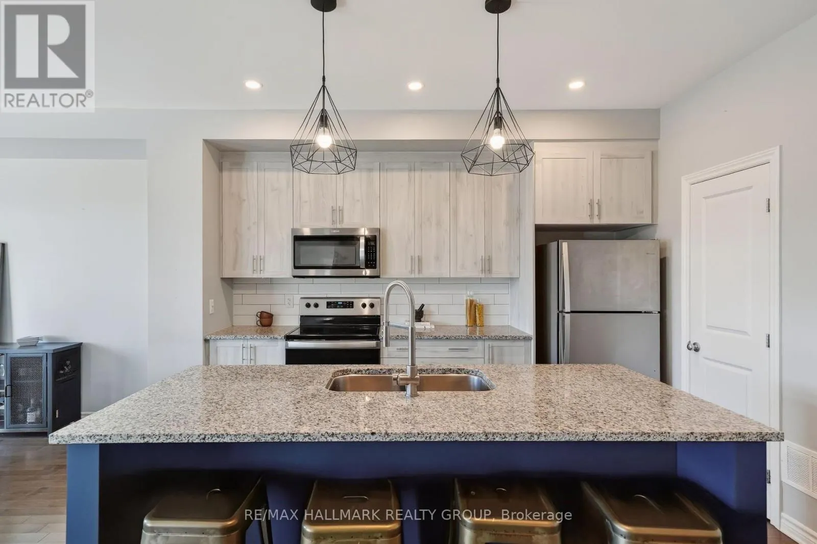 794 CAP DIAMANT WAY