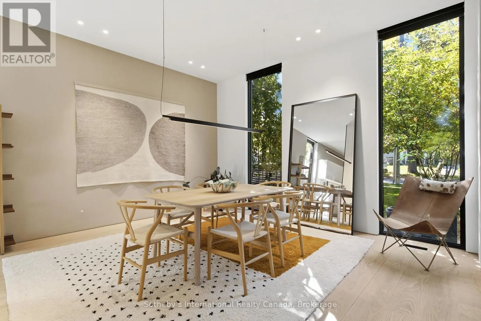 32 AHRENS STREET W
