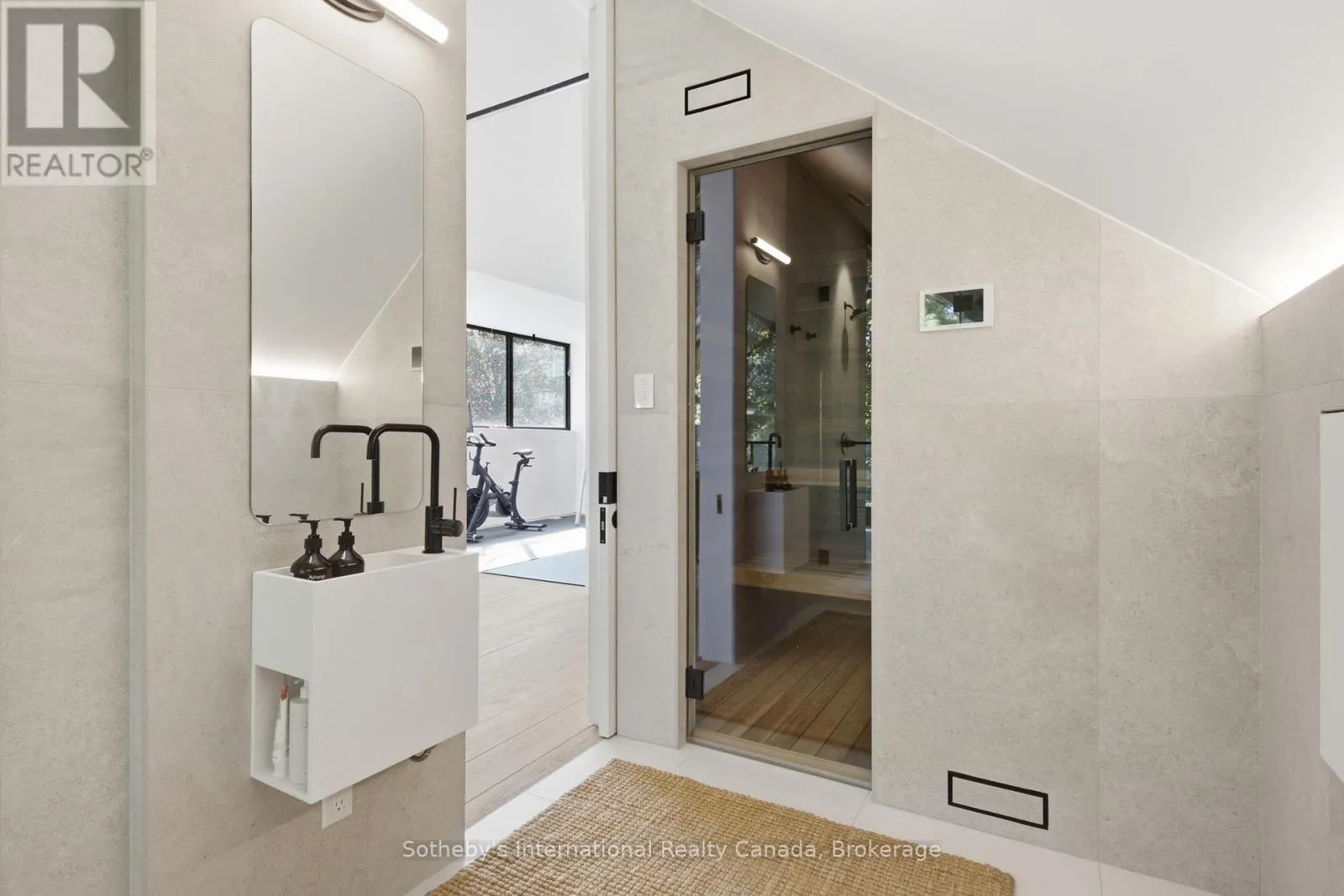32 AHRENS STREET W