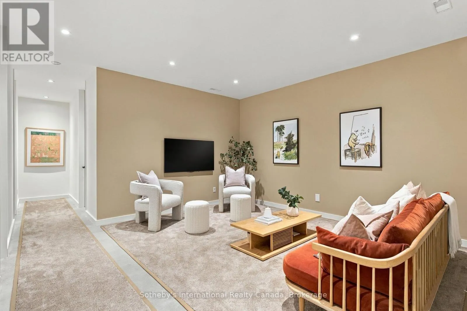 32 AHRENS STREET W