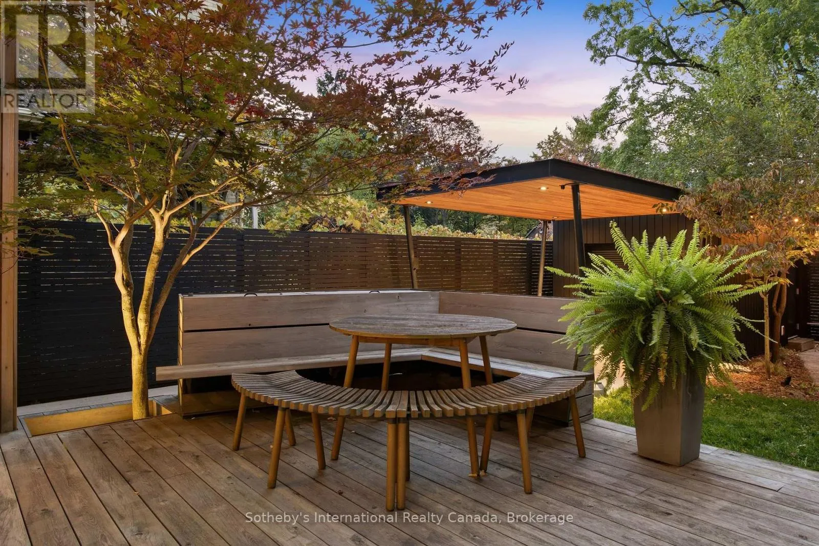 32 AHRENS STREET W