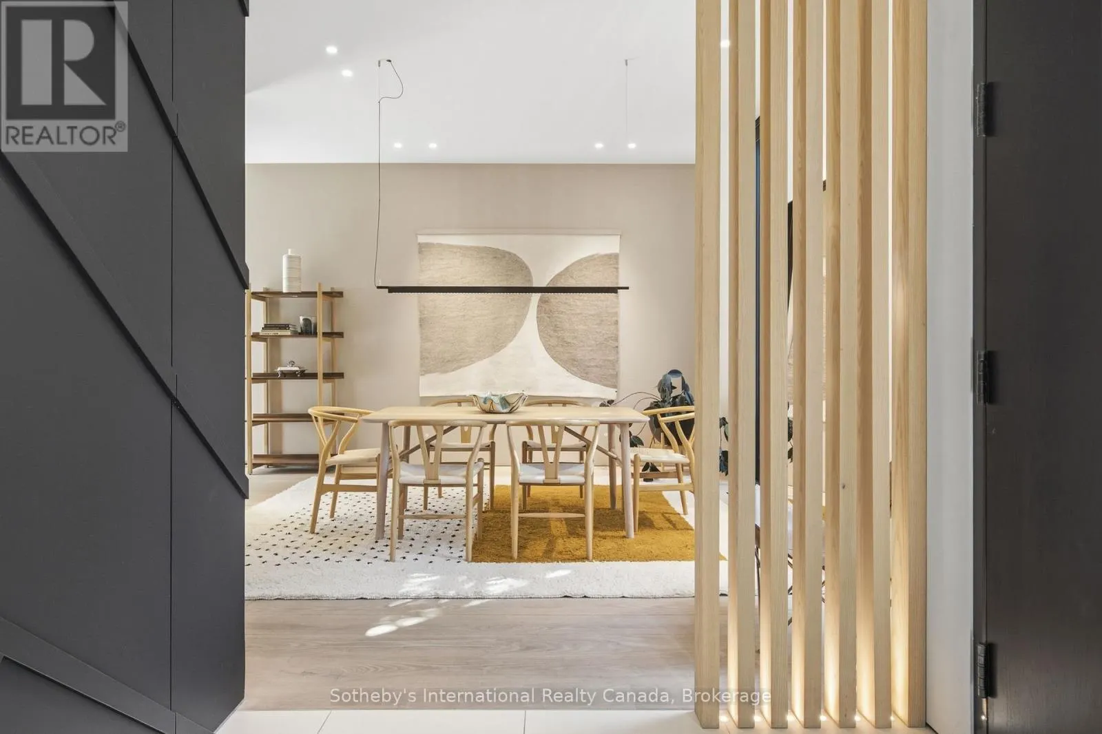 32 AHRENS STREET W