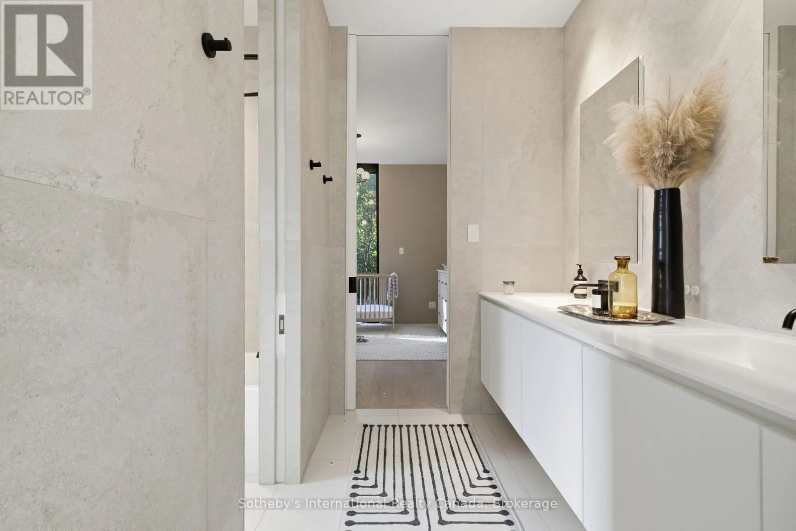 32 AHRENS STREET W