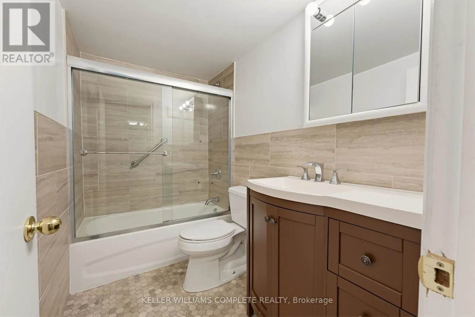 210 - 11 WOODMAN DRIVE S