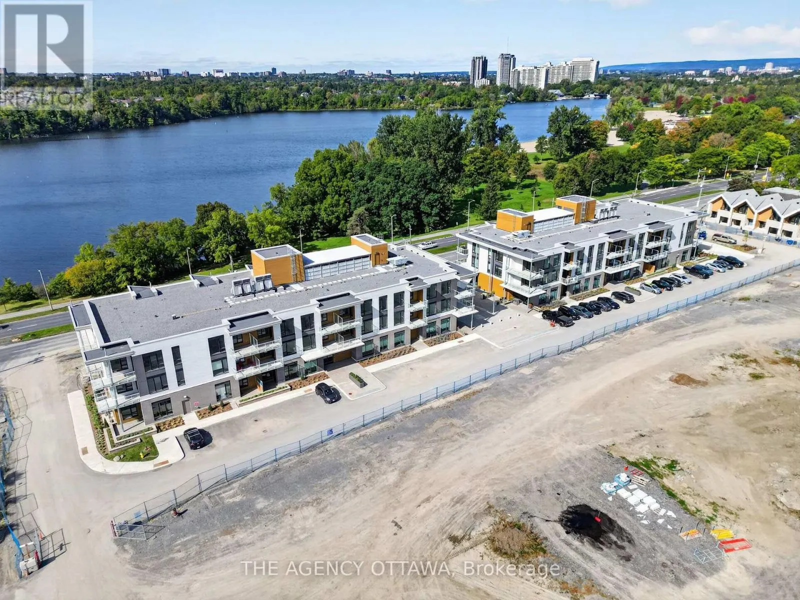 1 - 3073 RIVERSIDE DRIVE E