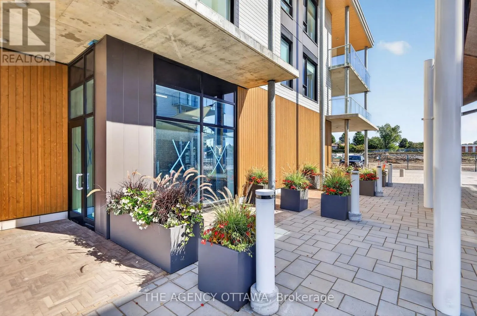 1 - 3073 RIVERSIDE DRIVE E
