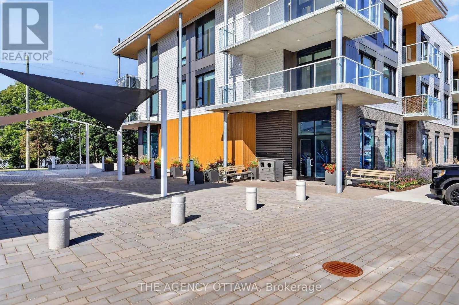 1 - 3073 RIVERSIDE DRIVE E