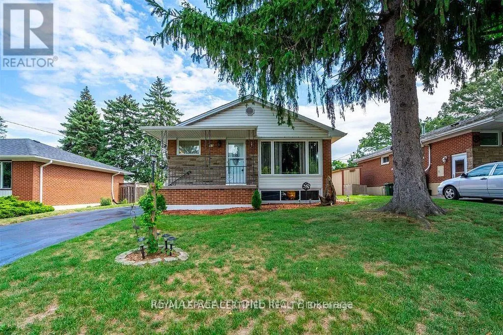 17 CARWYN CRESCENT