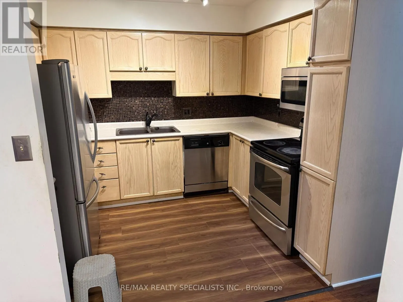 208 - 2 WALNUT STREET