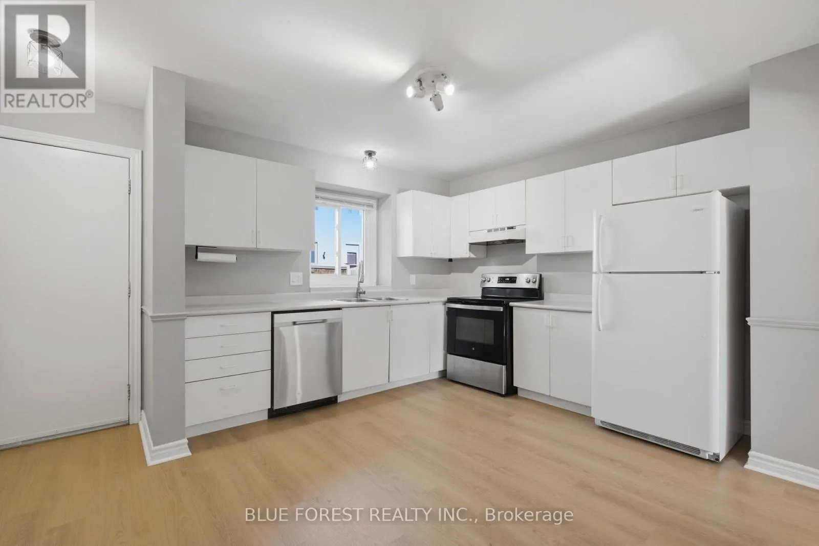 8 - 1920 CULVER DRIVE #8