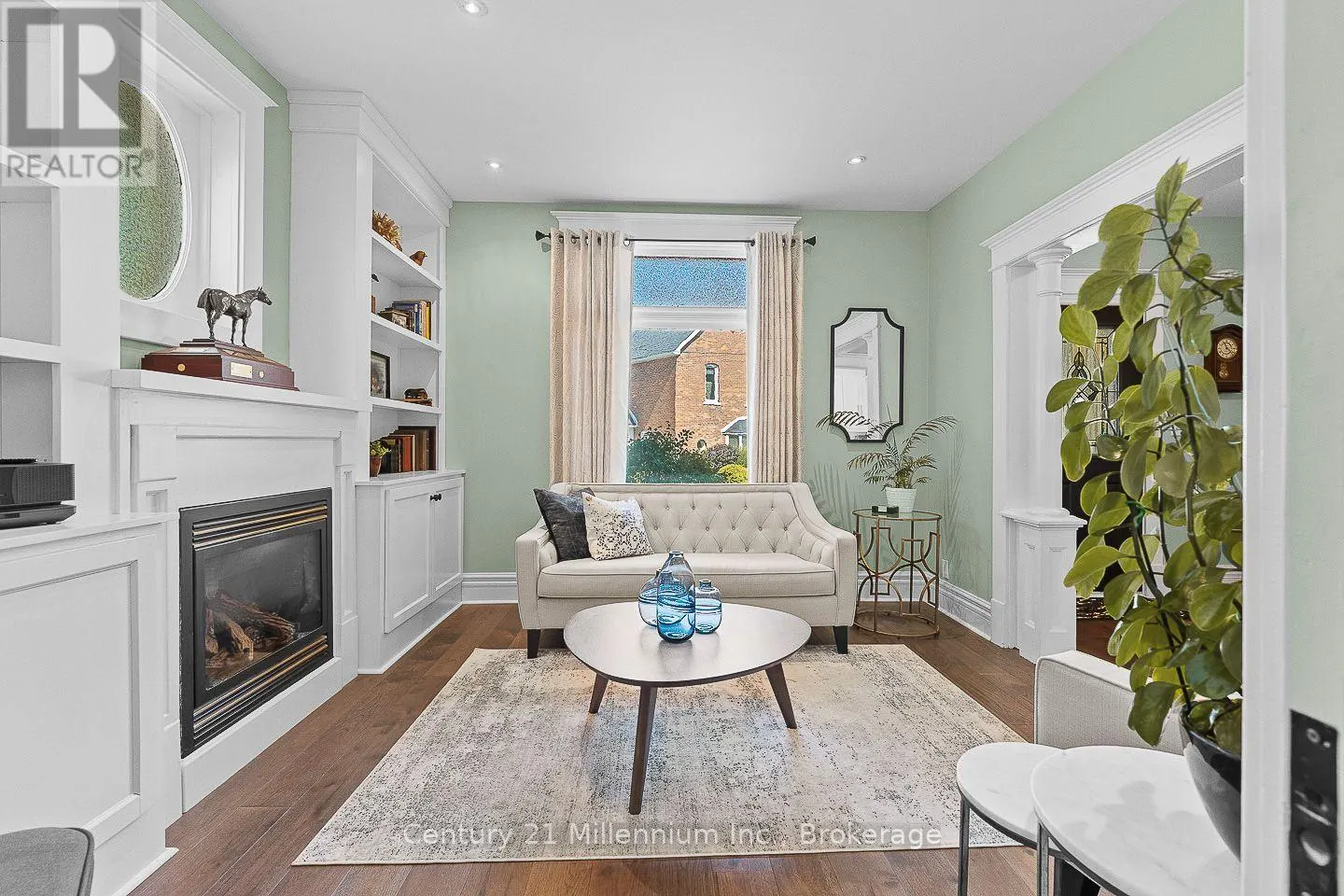 169 5TH A STREET E