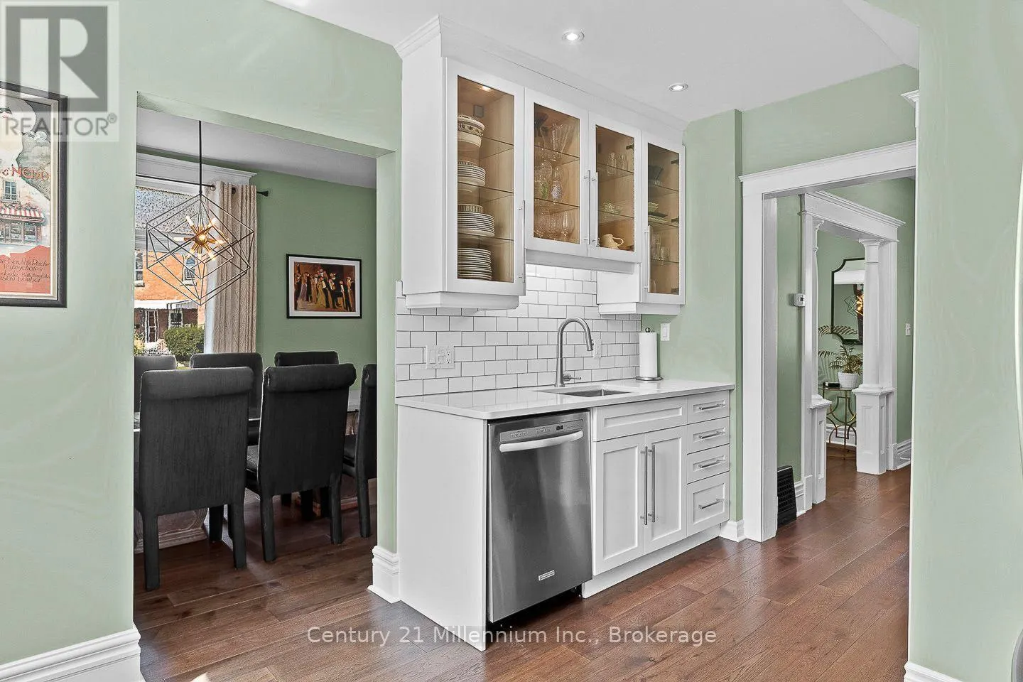 169 5TH A STREET E