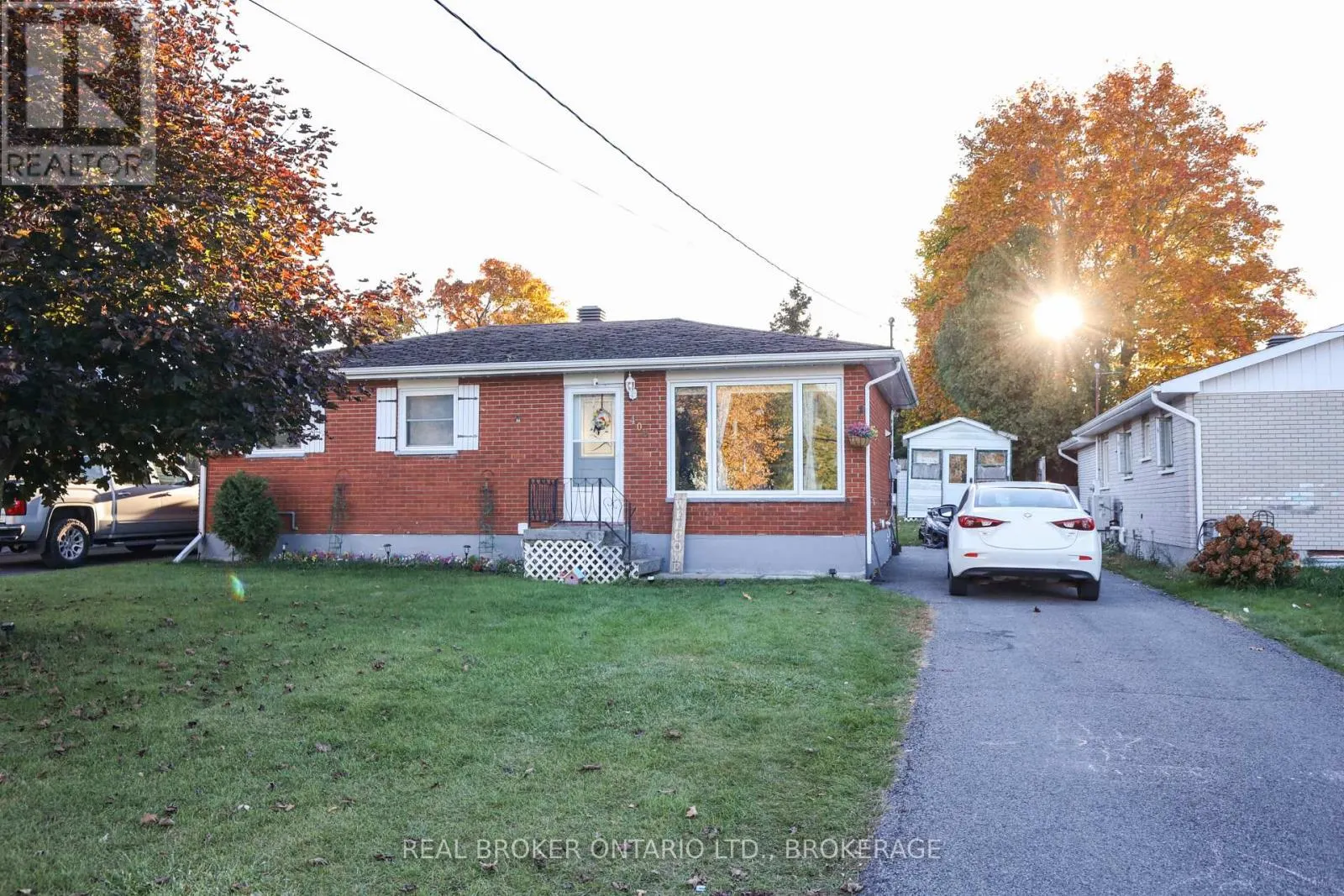 406 DOMINION STREET S