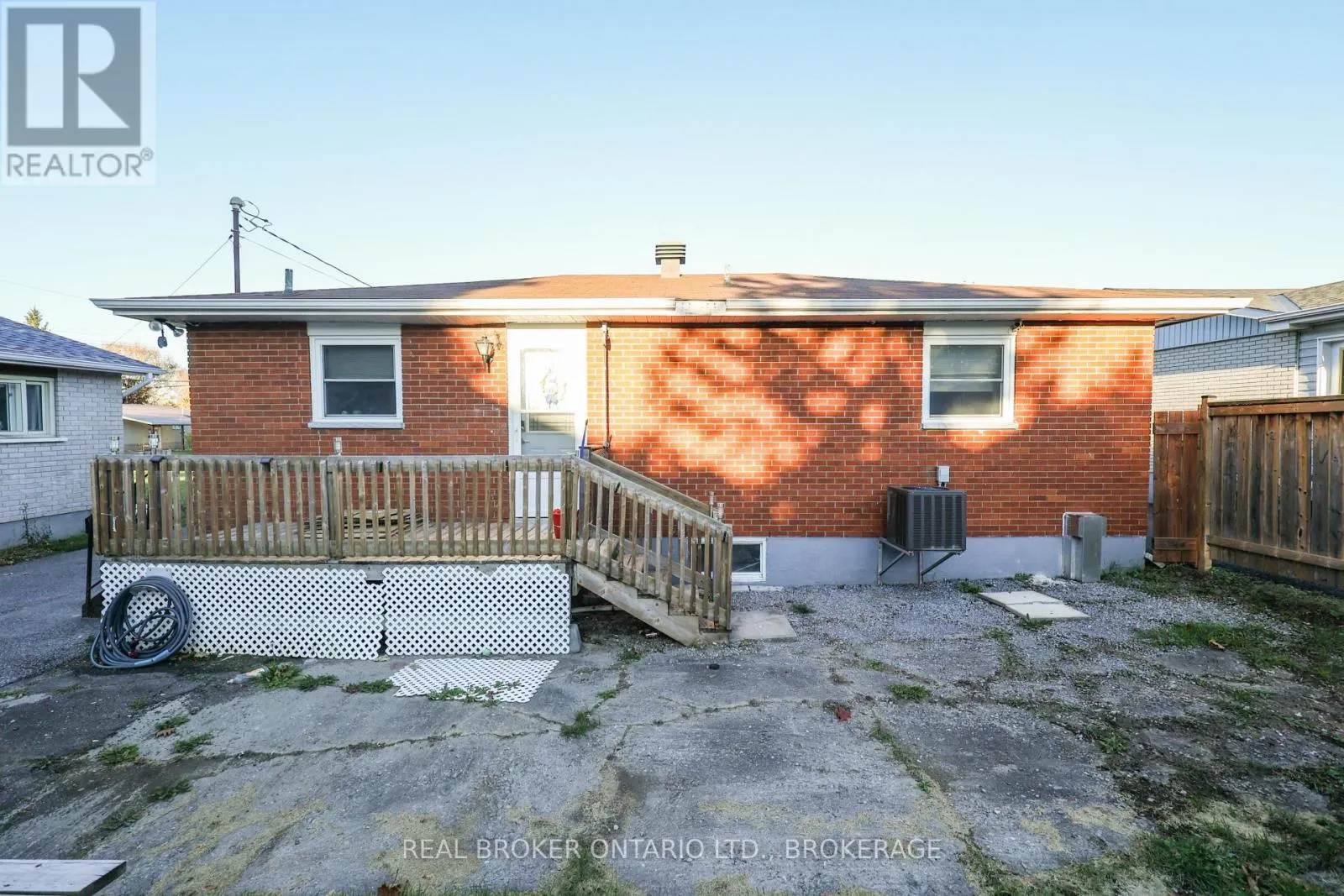 406 DOMINION STREET S