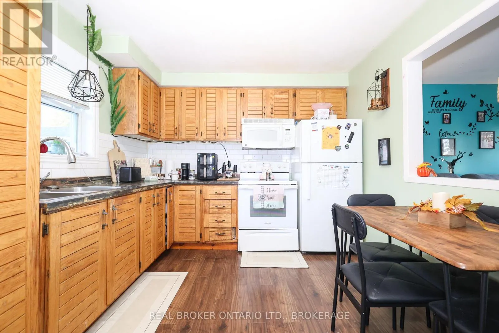 406 DOMINION STREET S