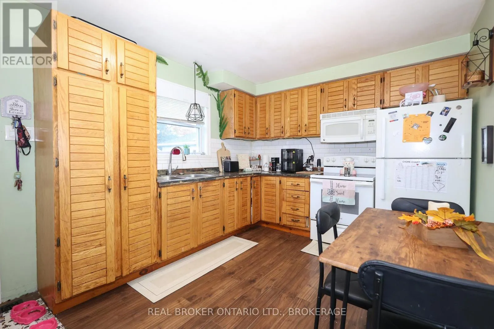 406 DOMINION STREET S