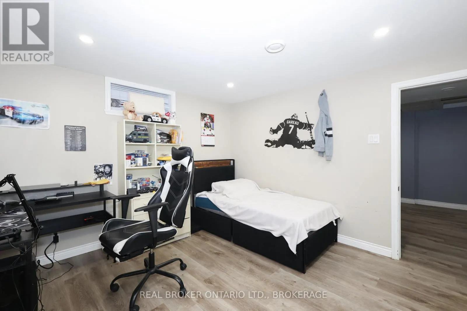 406 DOMINION STREET S