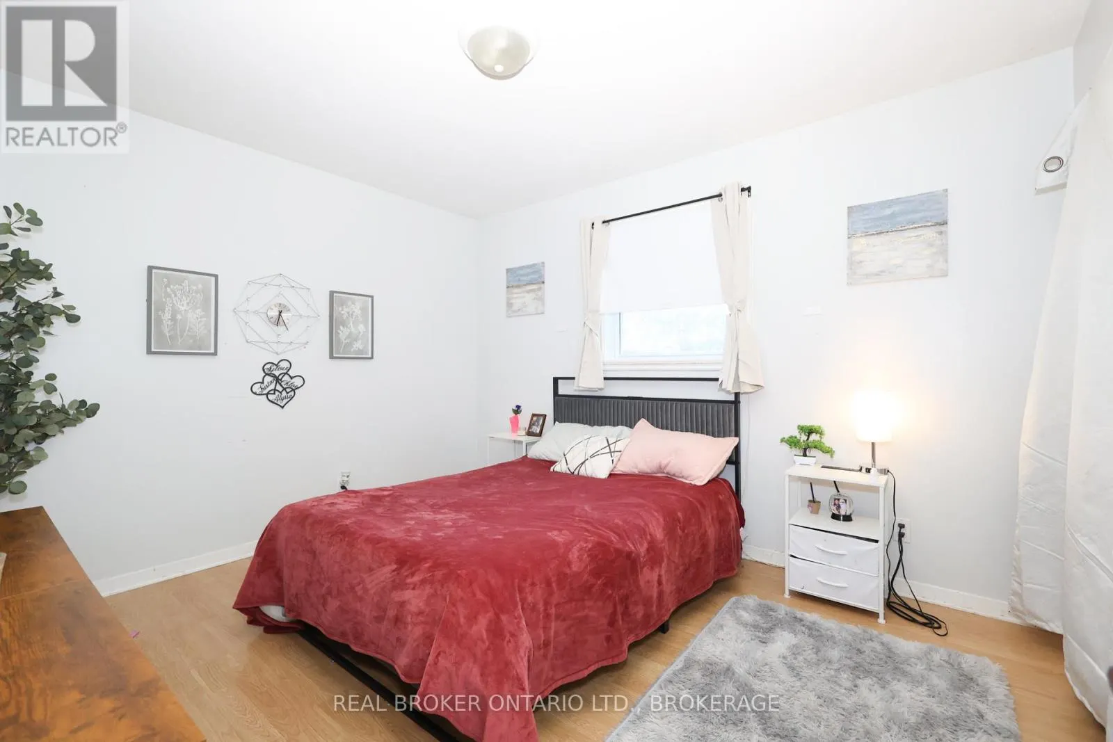406 DOMINION STREET S