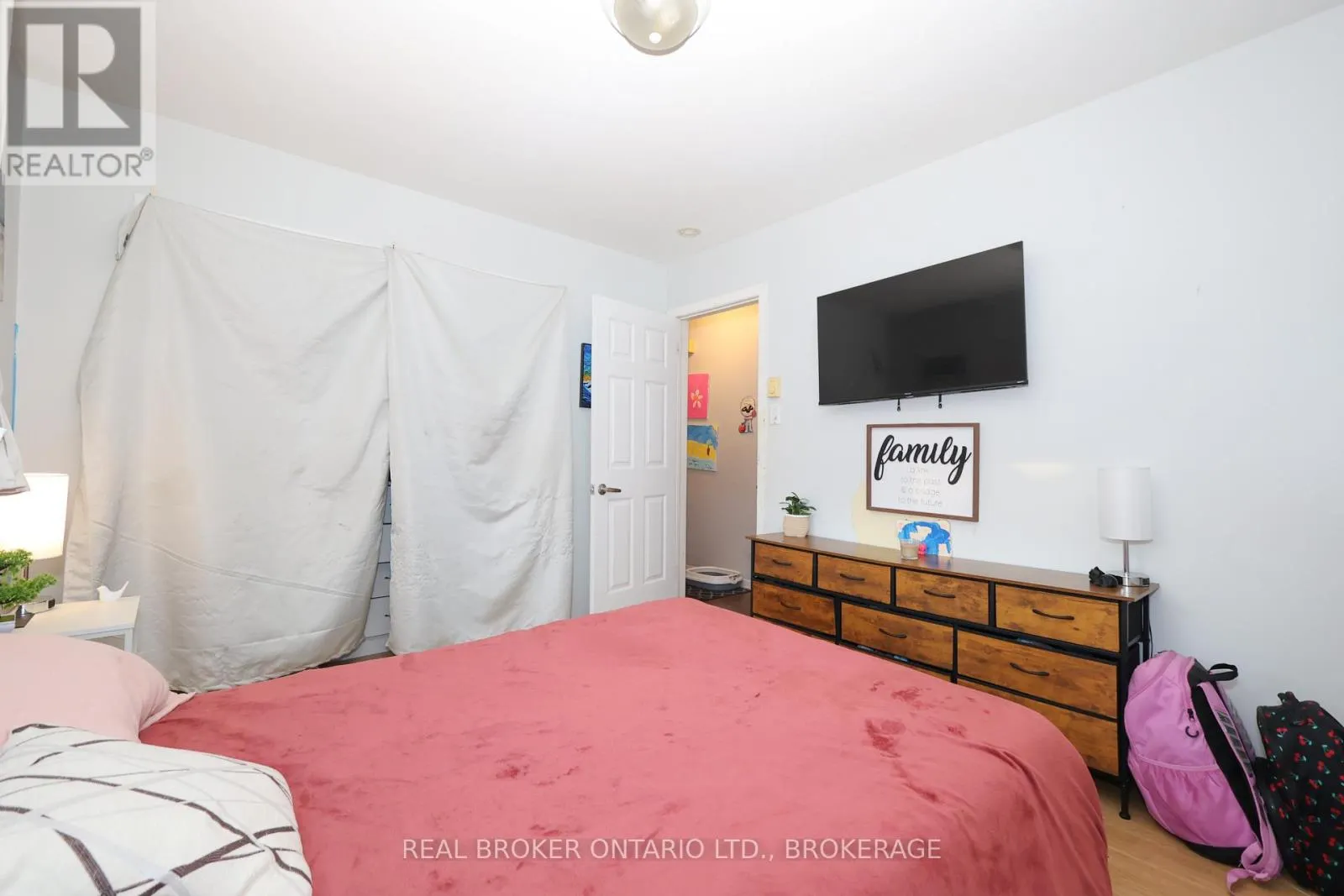 406 DOMINION STREET S