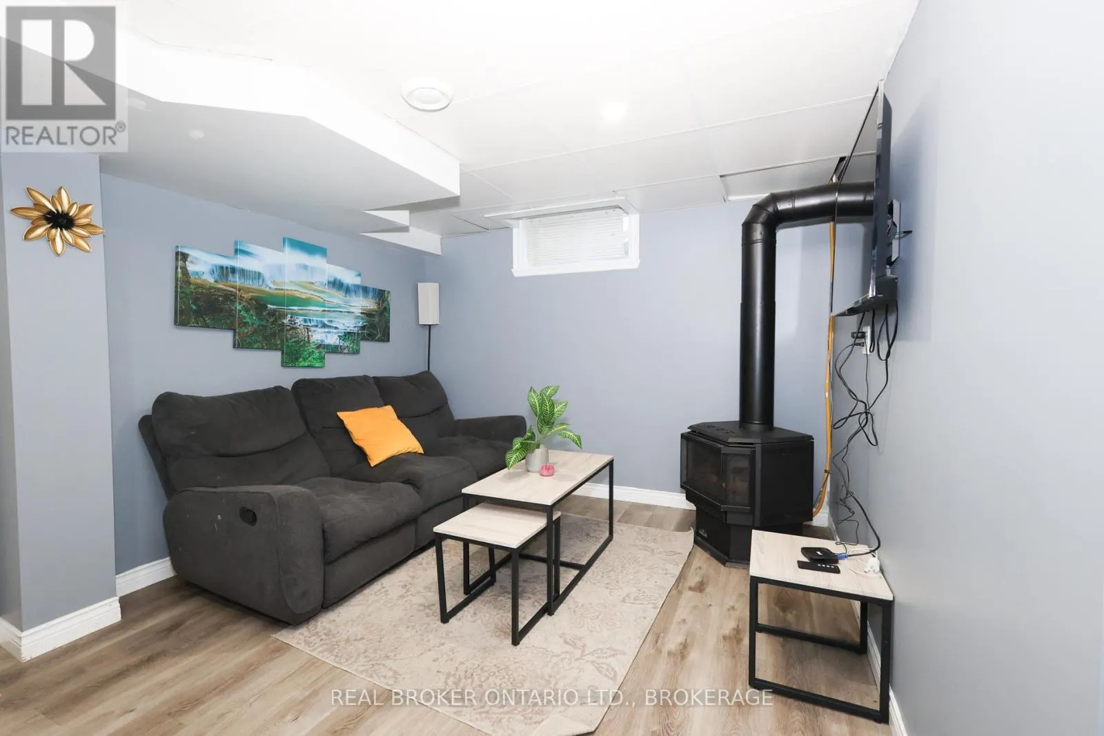 406 DOMINION STREET S
