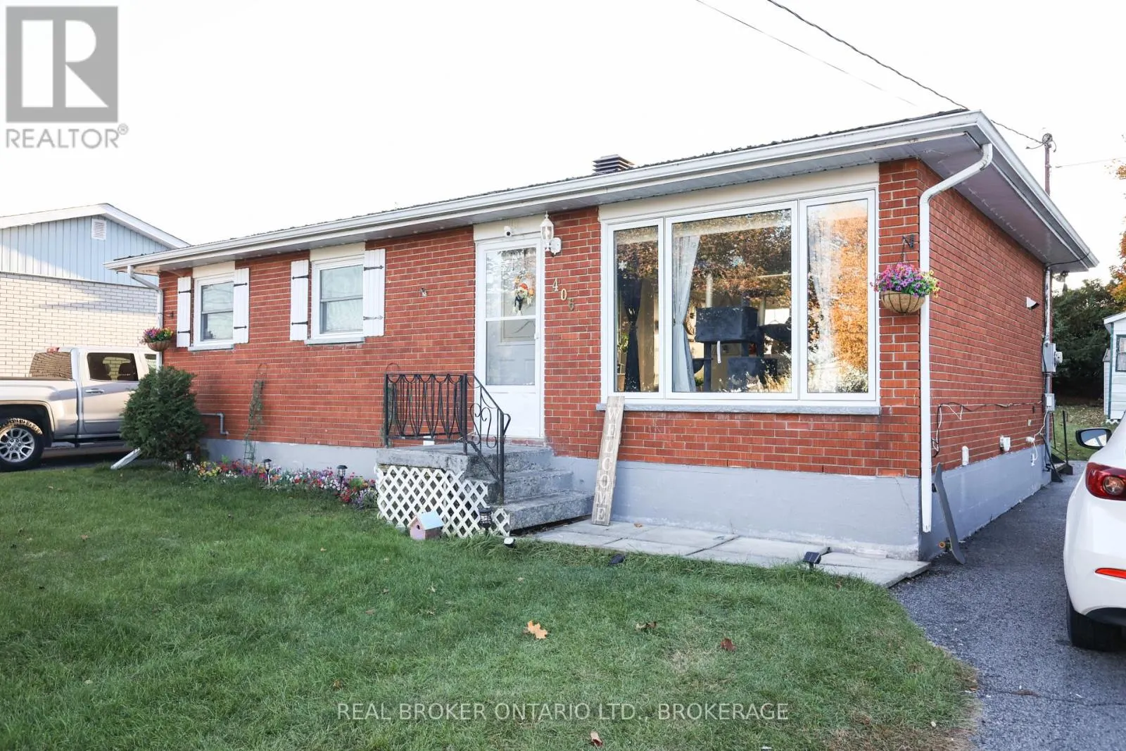 406 DOMINION STREET S