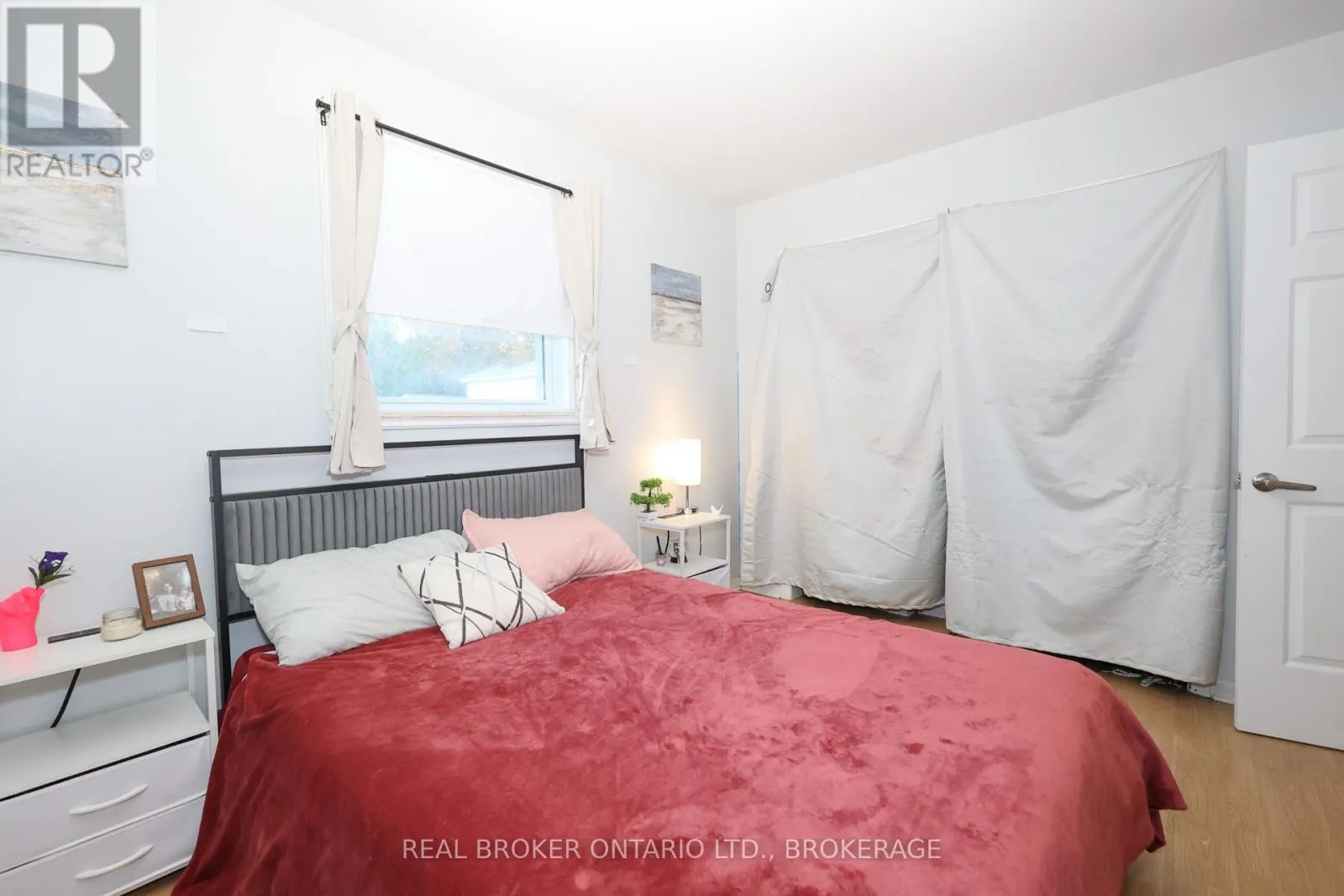 406 DOMINION STREET S